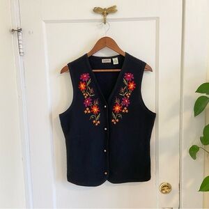 90s Vintage 100% Wool Black Embroidered Floral V Neck Vest Women's Cottagecore M